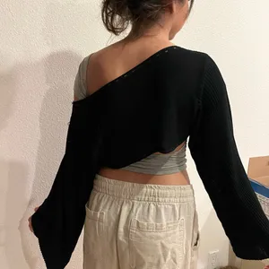 Source Unknown Long sleeve black crop top thumbnail 1