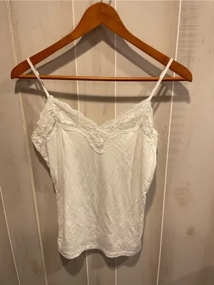 Cute soft Ann Taylor stretchy lace trim Y2K vanilla cami classic coquette thumbnail 6