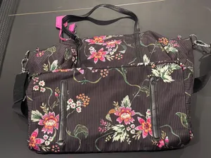 Vera Bradley large duffle bag with accessories. Excellent‎ condition thumbnail 1