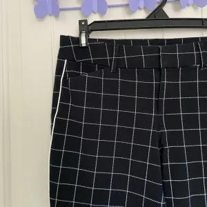 NWOT | Old Navy women’s checkered‎ pixie ankle length pants — size 4 thumbnail 2