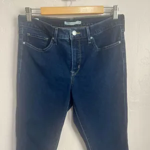 Levi's 311 Shaping Skinny Women's Jeans thumbnail 2