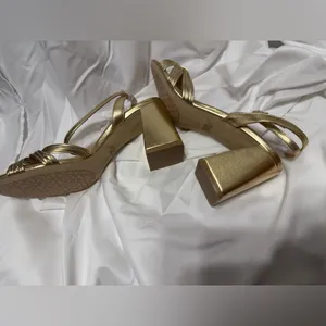New Jewel Badgley Mischka Michelle Metallic Strappy Block Heels Size 6 Gold thumbnail 8