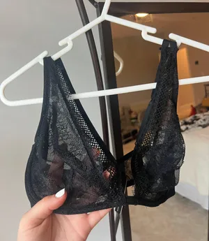 Victoria's Secret Lace Bra thumbnail 2