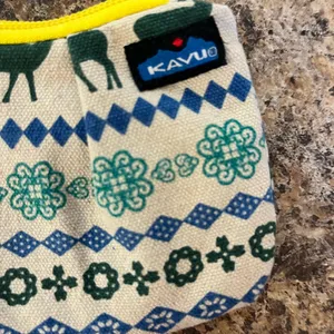 Kavu Blue and Green Patterned Wristlet with‎ Yellow Zipper thumbnail 2