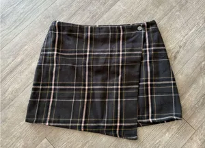 LAST PRICE🍒🤍 NO BOUNDARIES flannel faux wrap skirt 💐 thumbnail 2