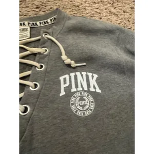PINK Victoria's Secret Lace Up V Neck Sweatshirt XS Gray Athleisure‎ thumbnail 2