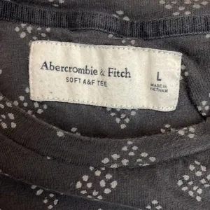 Abercrombie 2 Tone Gray Print Women’s Short Sleeve Crew Neck Tee Size L thumbnail 5