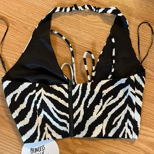 Princess Polly zebra Elaine top. Size 2‎ thumbnail 2