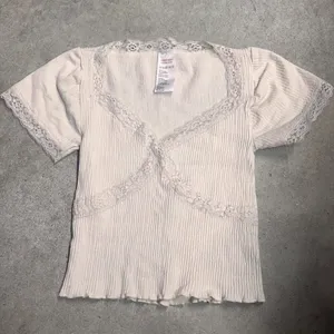 Urban Outfitters BDG Off White Lace Ribbed Crop Top Size Small thumbnail 1