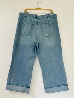 Universal Threads Light Blue High-Rise Wide Leg Distressed Jeans thumbnail 4