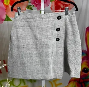 B191. Vylette skirt. Size large. Button details thumbnail 1