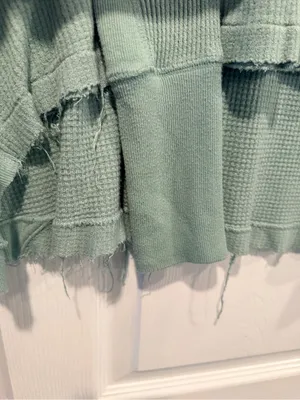 Free People We The Free Size XS Thermal Knit Top Sage Green Raw Hem Long Sleeve thumbnail 4