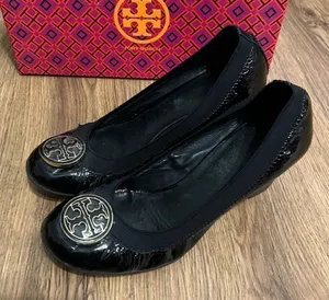 TORY BURCH black gold wedge heels pumps shoes women’s 7 thumbnail 1