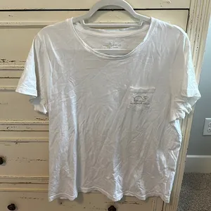 Vineyard Vines classic white/gold whale logo t-shirt Sz XL thumbnail 1