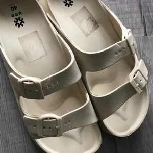 URB sandals . Cream . Size 9/10 Tan thumbnail 5