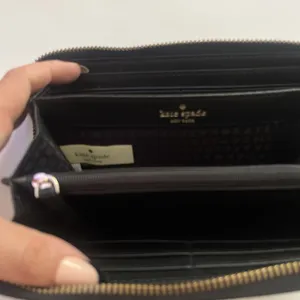 Kate Spade Neda Larchmont Avenue Pebble Leather Embossed Logo Black Wallet thumbnail 10