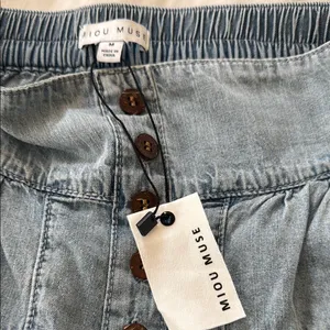 Stylish High Waist Denim Shorts thumbnail 2