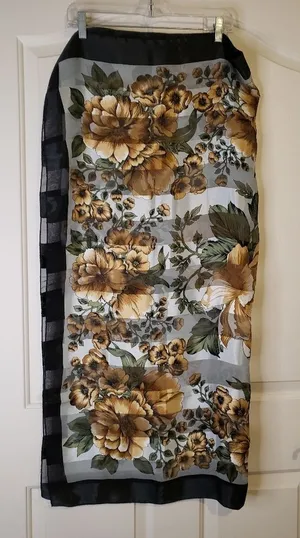 Large Floral Print Women's Scarf Black thumbnail 1