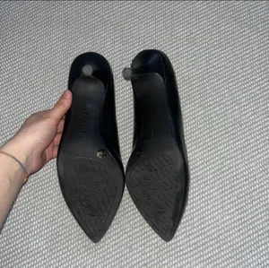 Gianni Bini Black High Heel Pumps Pleather Close Toe Pointed Stiletto Sz 7.5 thumbnail 6