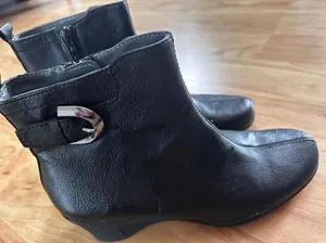 Aerosoles black booties heels size 6.5 thumbnail 1
