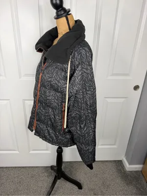 Varley Granville Animal Print Puffer Jacket NWOT $320 thumbnail 7