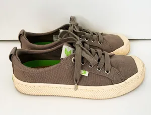 Cariuma OCA Low Cap Tie Sneaker Grey Cream Size 7.5 thumbnail 1