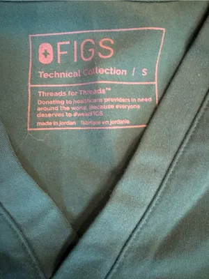 FIGS Technical Collection Catarina One-Pocket Scrub Top Women’s Small EUC thumbnail 3
