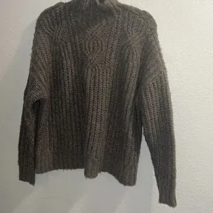 ✨AERIE Cable Mock Neck Laine Wool Grey Sz Medium Sweater✨ thumbnail 4