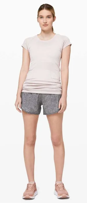 ✨Lululemon Tracker Sz 6 Short V *4"✨ thumbnail 1