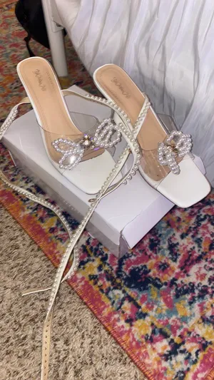 Pearl Bow Heels Size 8.5 thumbnail 1