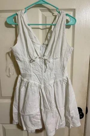 white dress Size M thumbnail 1