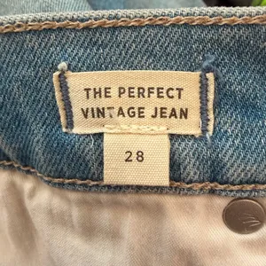 Madewell The Perfect Vintage Jean in Bainton Wash thumbnail 8