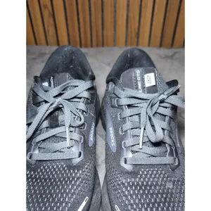 Brooks Women's Black and Grey Trainers thumbnail 5