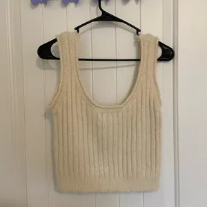 NWOT | Lulus women’s knitted sweater‎ tank — large thumbnail 5