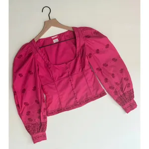 Aritzia WILFRED Palo Santo Blouse La Boheme Electron Fuchsia Embroidered XXS thumbnail 2