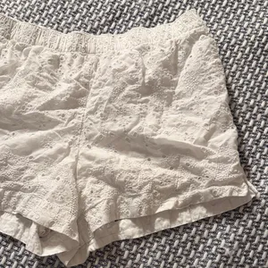 Abercrombie White Eyelet Lace Shorts thumbnail 2