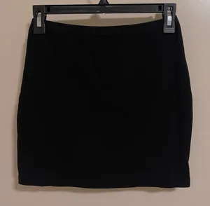 SHEIN Women’s Black Skirt Petite Small S Pull-On Mini Skirt Lightly Used Casual thumbnail 1