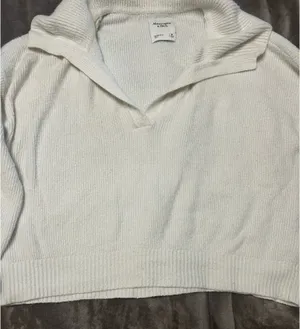 Abercrombie Cream Sweater thumbnail 2