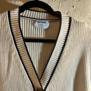 Old Navy Cream and Black Cardigan Sweater with V-Neck and Textured Knit thumbnail 4