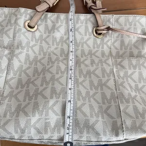 Michael Kors - Jet Set Signature - Vanilla Tote Bag thumbnail 14