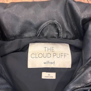 Aritzia Wilfred The Cloud Puff Black Quilted Zip Short Puffer Jacket Women’s XS thumbnail 4