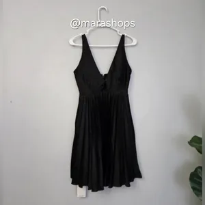 Abercrombie Black Pleated Plunge Mini Dress thumbnail 5