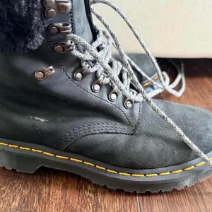 Black Dr. Martens 1460 Serena collar boots with faux fur lining, size US 8 thumbnail 5