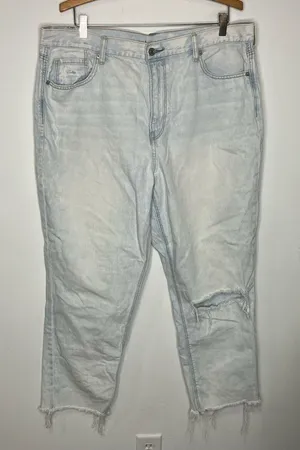 American Eagle Outfitters light‎ wash mom jeans distressed women’s size 18 thumbnail 1