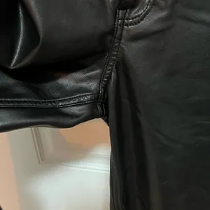 Abercrombie & Fitch‎ Ankle Straight Ultra High Rise Faux Leather Pants Sz 25 / 0 thumbnail 5