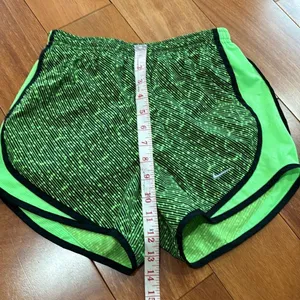 Nike‎ Dri-FIT Tempo Running Shorts Womens Neon Green Black Geometric XS thumbnail 8