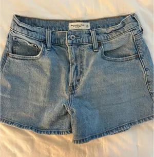Abercrombie mid rise a-line shorts thumbnail 1