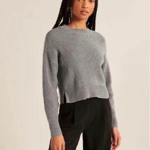 Abercrombie & Fitch Size M Crew Wedge Pullover Knit Sweater in Cream thumbnail 2