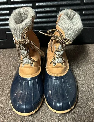 Stylish Tan and Blue Sporto Boots size 8M thumbnail 1