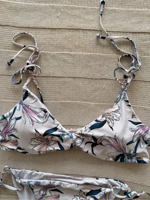 O'Neill Cream Bikini Set with Pastel Pink and Blue Floral Print thumbnail 7